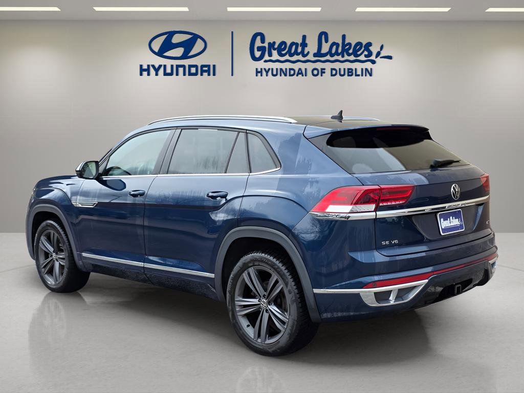 Used 2020 Volkswagen Atlas Cross Sport SE w/ Panoramic Sunroof Package image 3