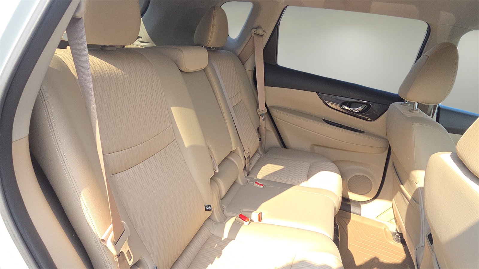 Used 2018 Nissan Rogue SV image 18