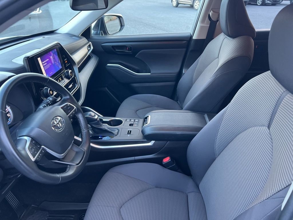 Used 2023 Toyota Highlander LE image 16
