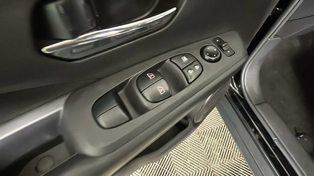 Used 2023 Nissan Kicks SV FWD image 10