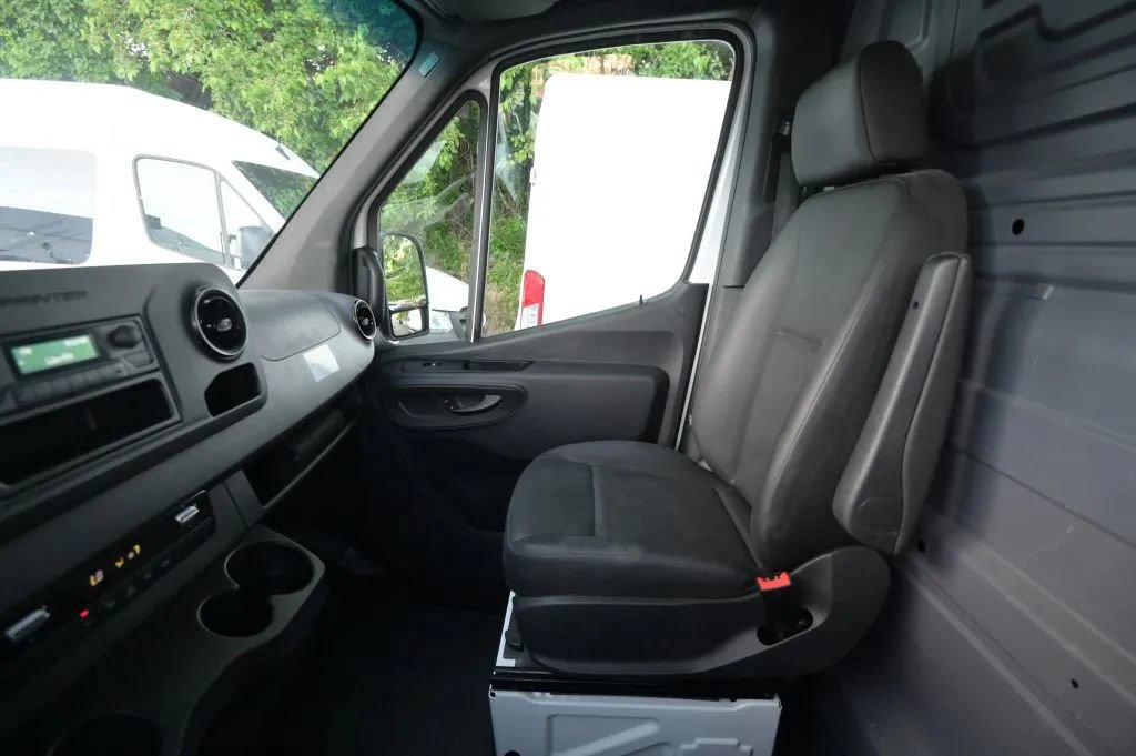 Used 2025 Mercedes-Benz Sprinter 2500 image 26