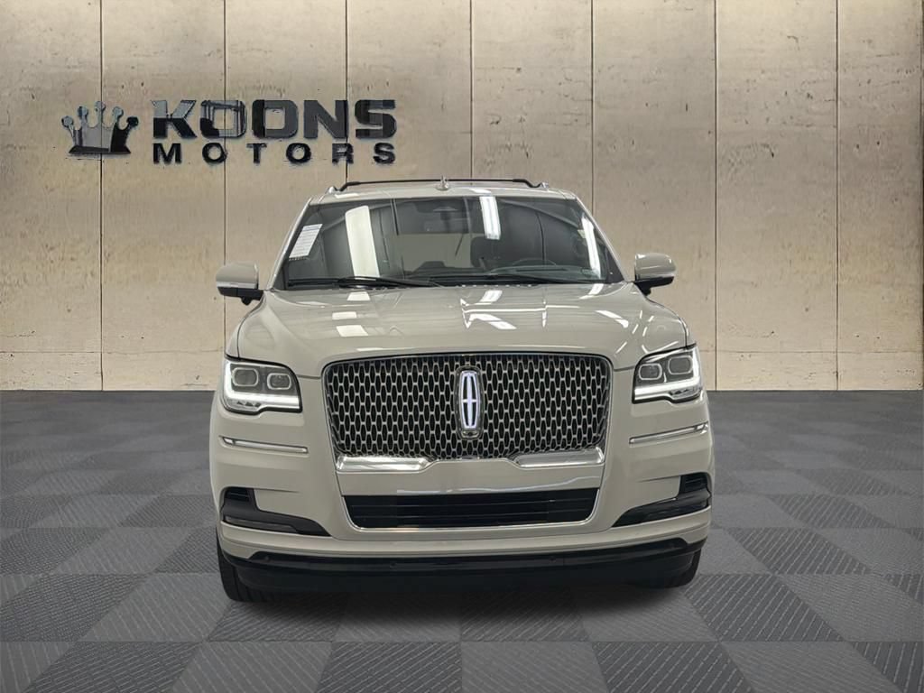 Certified 2023 Lincoln Navigator Reserve AWD/4WD image 3