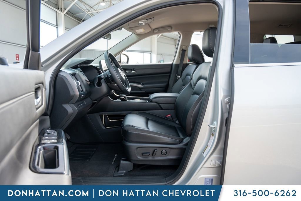 Used 2025 Nissan Pathfinder SL image 5