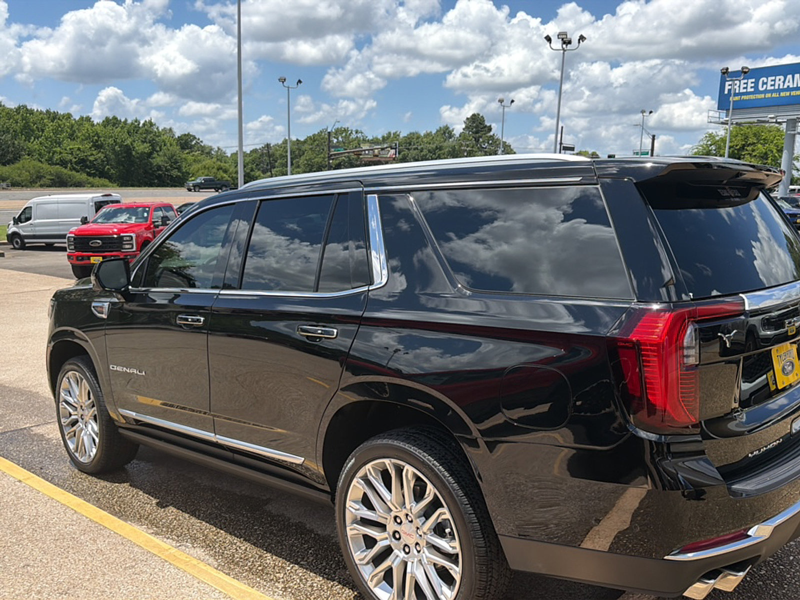 Used 2026 GMC Yukon Denali w/ Sun & Power Step Package AWD/4WD image 6