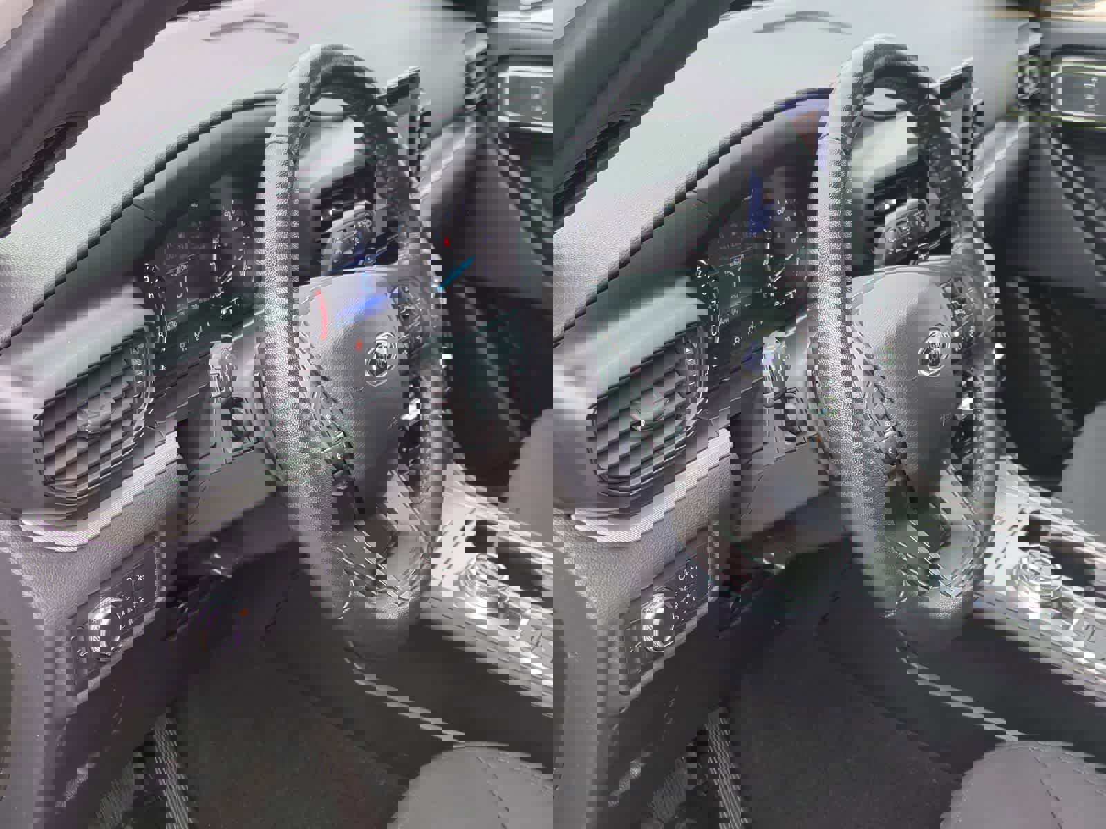 Used 2020 Ford Explorer XLT w/ Comfort Package image 10