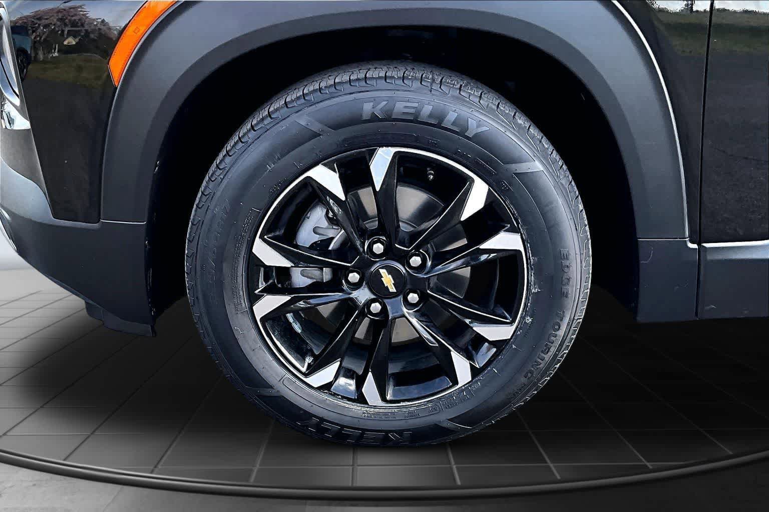 Used 2023 Chevrolet TrailBlazer LT w/ Convenience Package FWD image 8