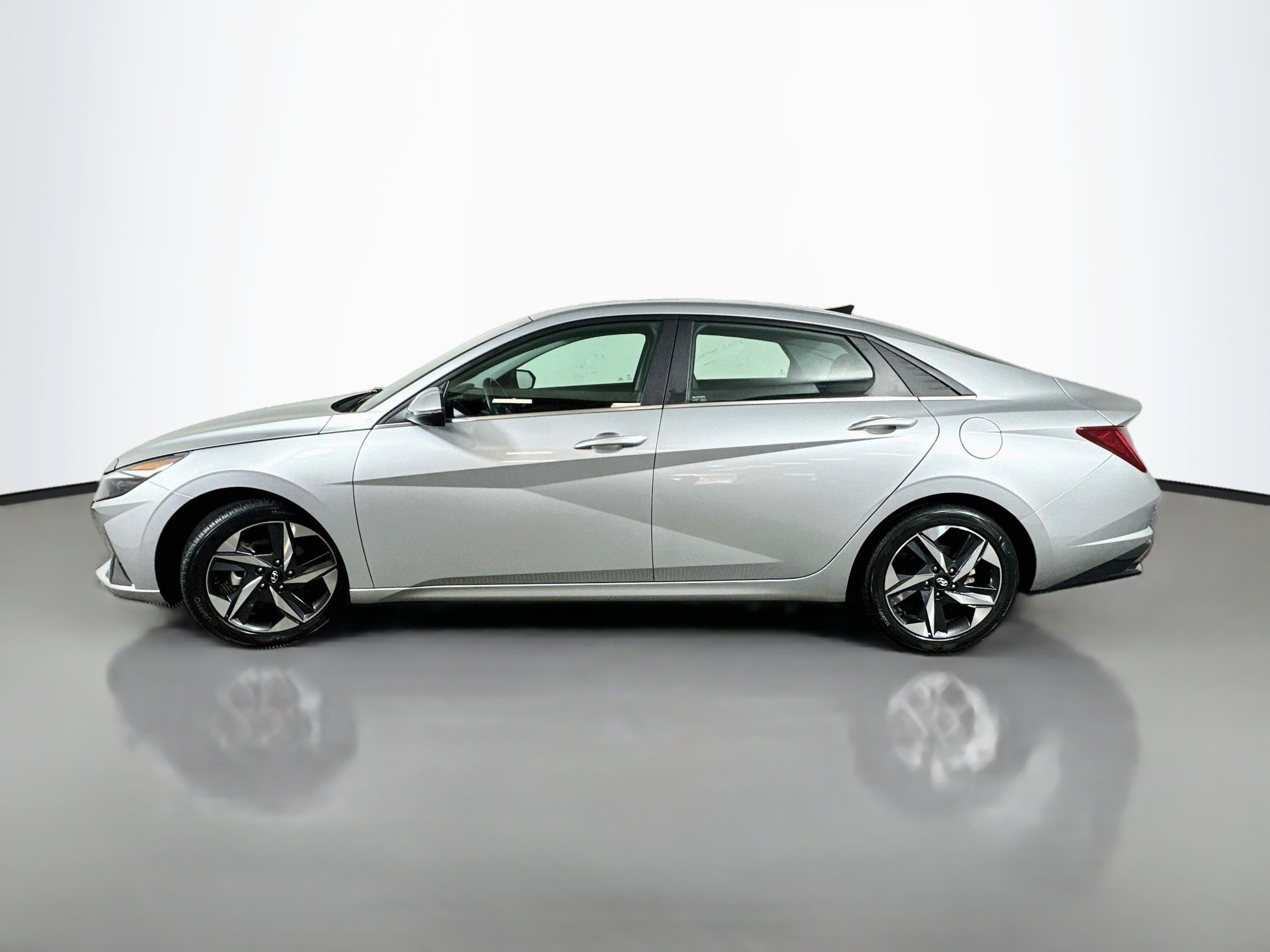 Certified 2023 Hyundai Elantra Limited FWD image 4