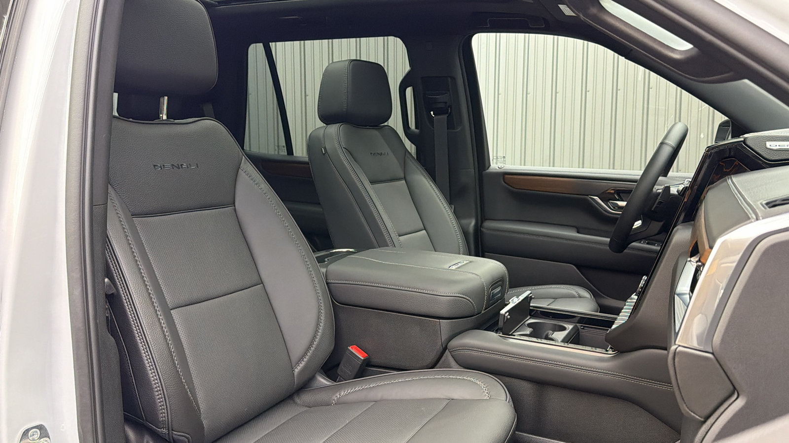 Used 2026 GMC Yukon Denali w/ Sun & Power Step Package AWD/4WD image 35