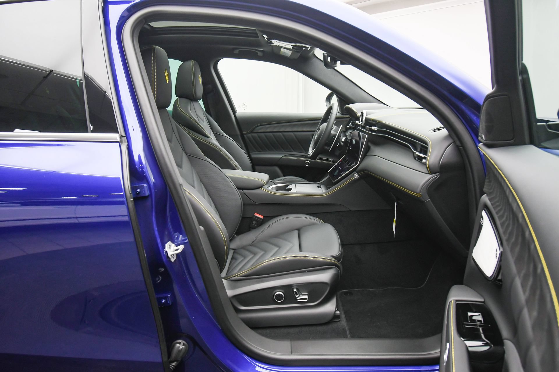 Used 2025 Maserati Grecale GT AWD/4WD image 44