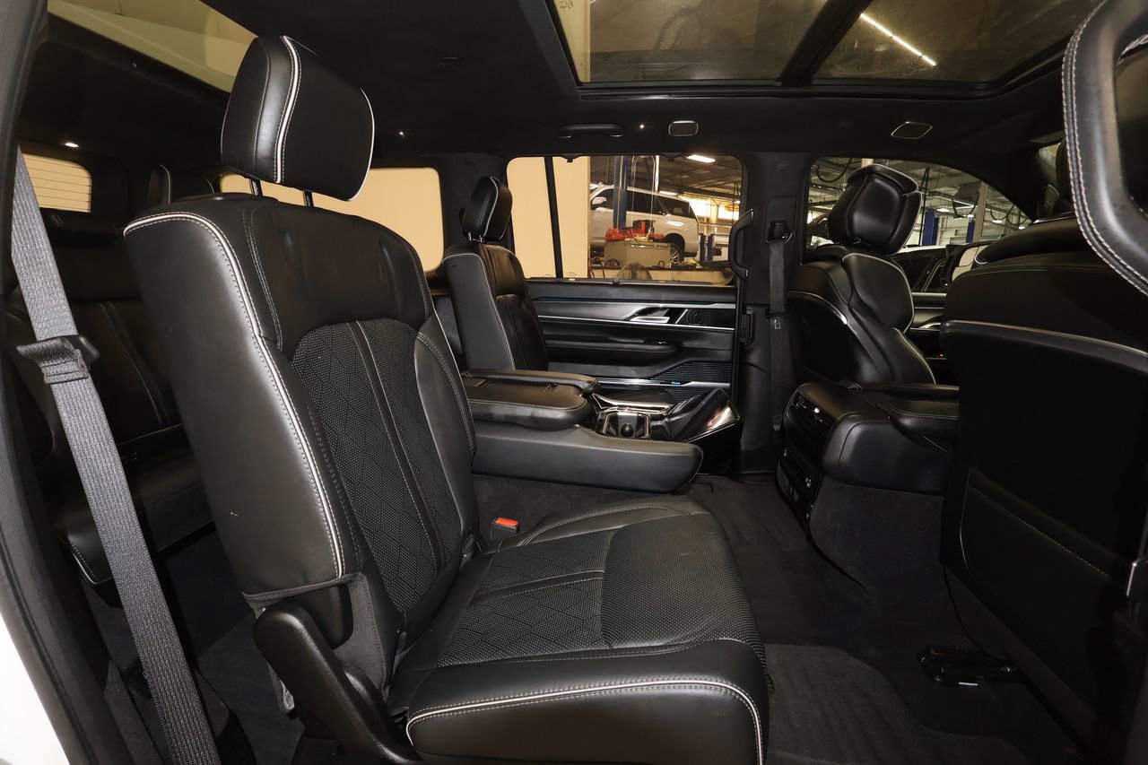 Used 2023 Jeep Grand Wagoneer Series II image 28