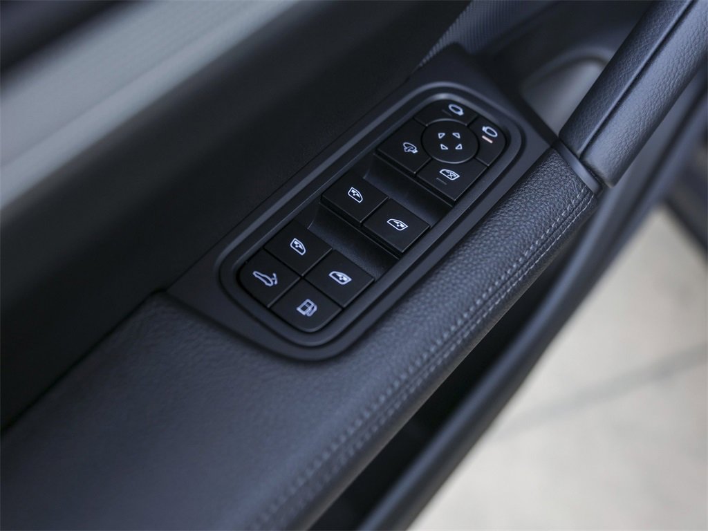 Certified 2025 Porsche Cayenne E-Hybrid Coupe image 30