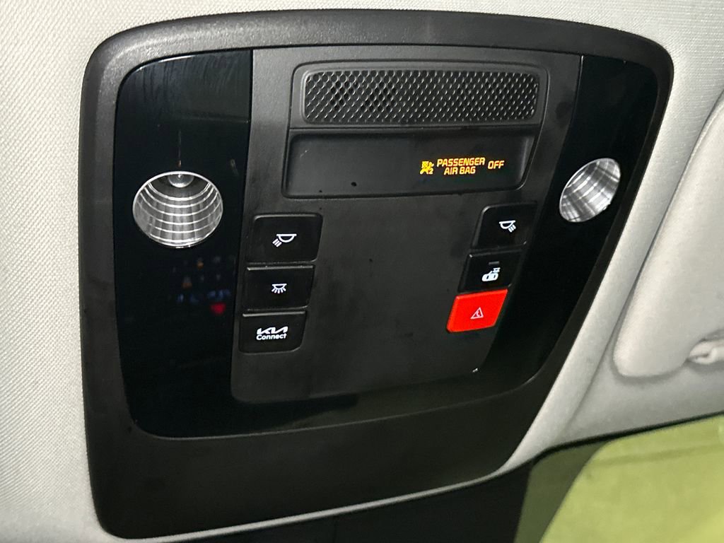 Used 2024 Kia Carnival EX FWD image 30