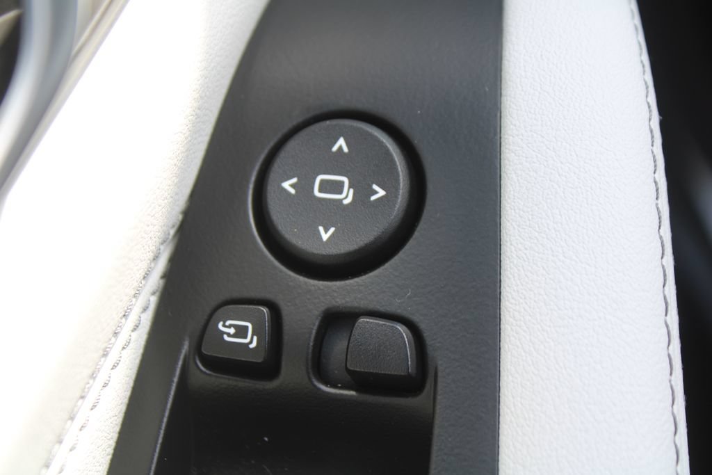 Used 2025 BMW X5 xDrive40i AWD/4WD image 23