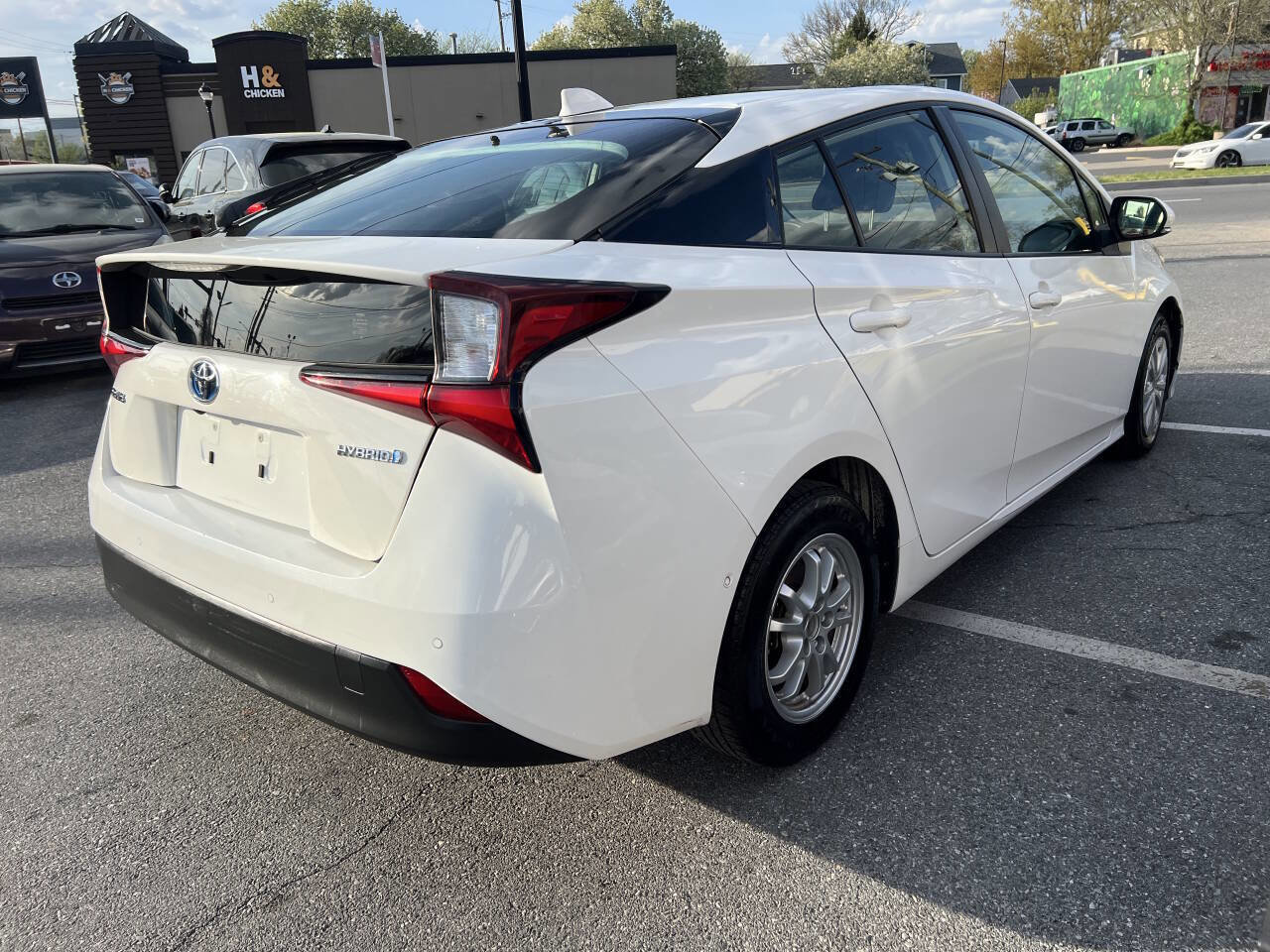 Used 2021 Toyota Prius LE image 3