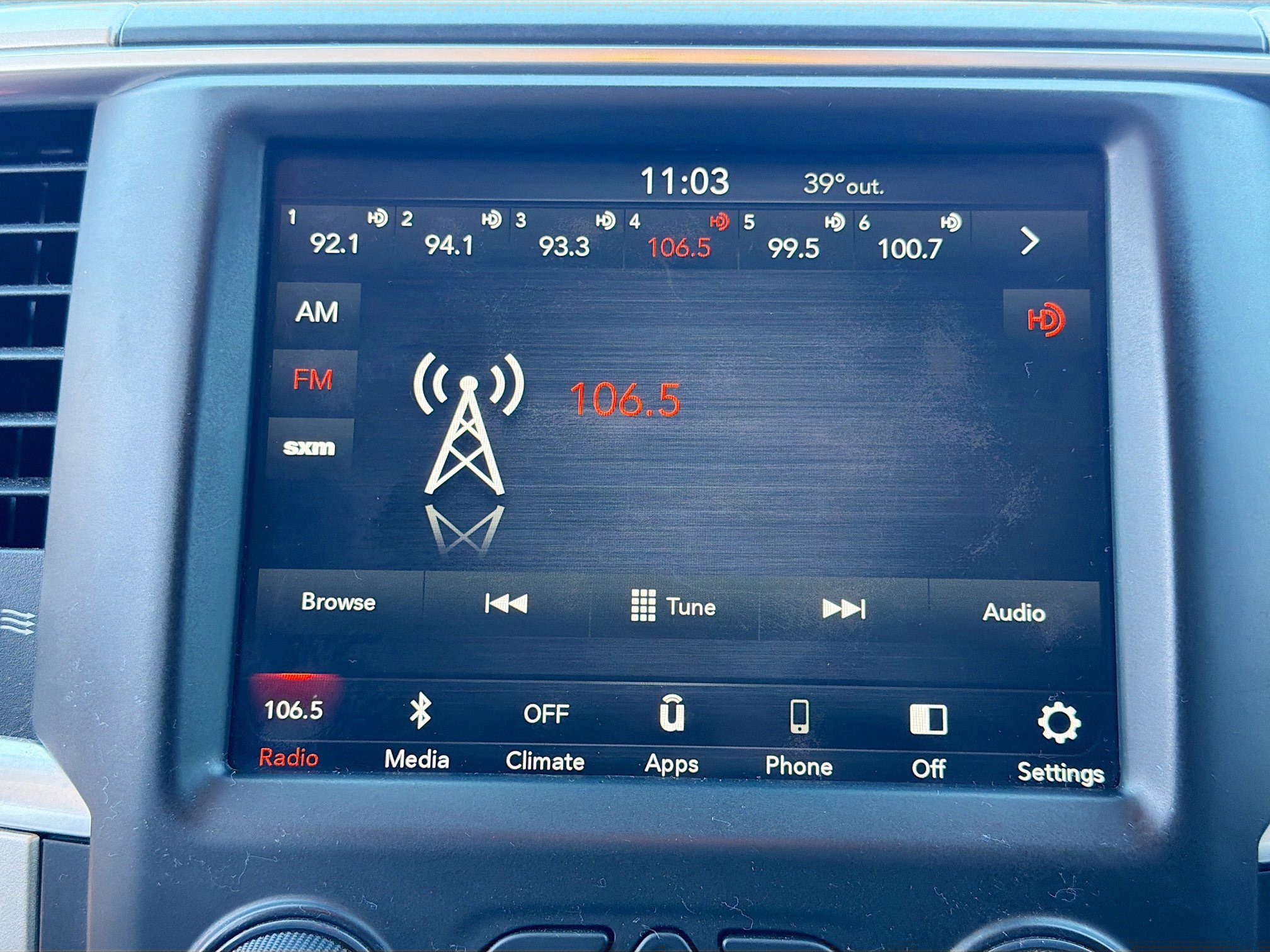 Used 2019 RAM 1500 Classic SLT w/ Luxury Group image 28