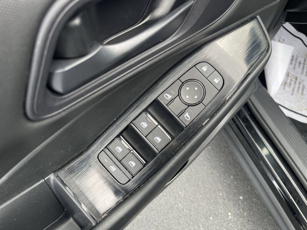 Used 2024 Nissan Rogue S AWD/4WD image 17