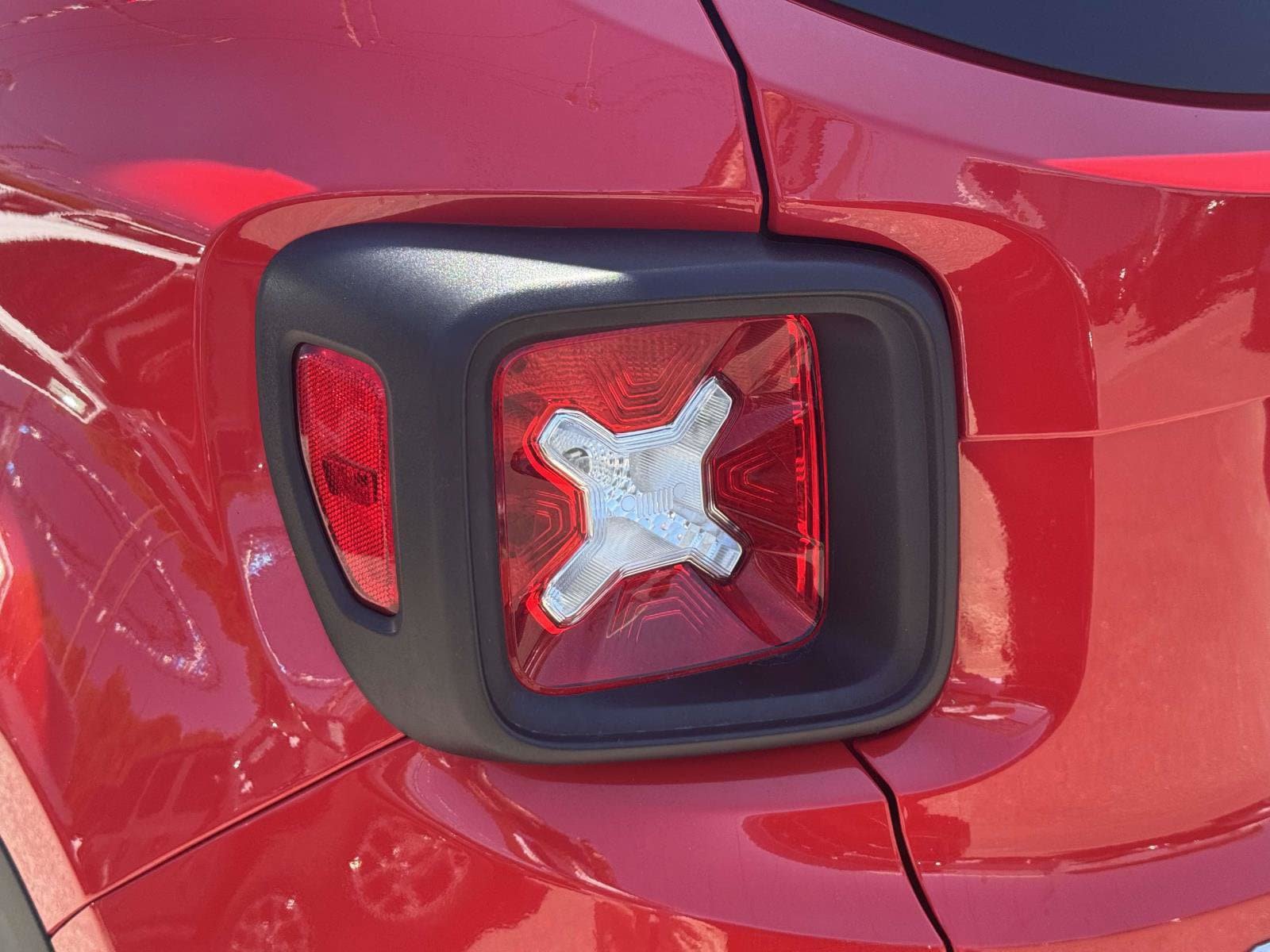 Certified 2023 Jeep Renegade Latitude w/ Sun/Sound Group AWD/4WD image 11