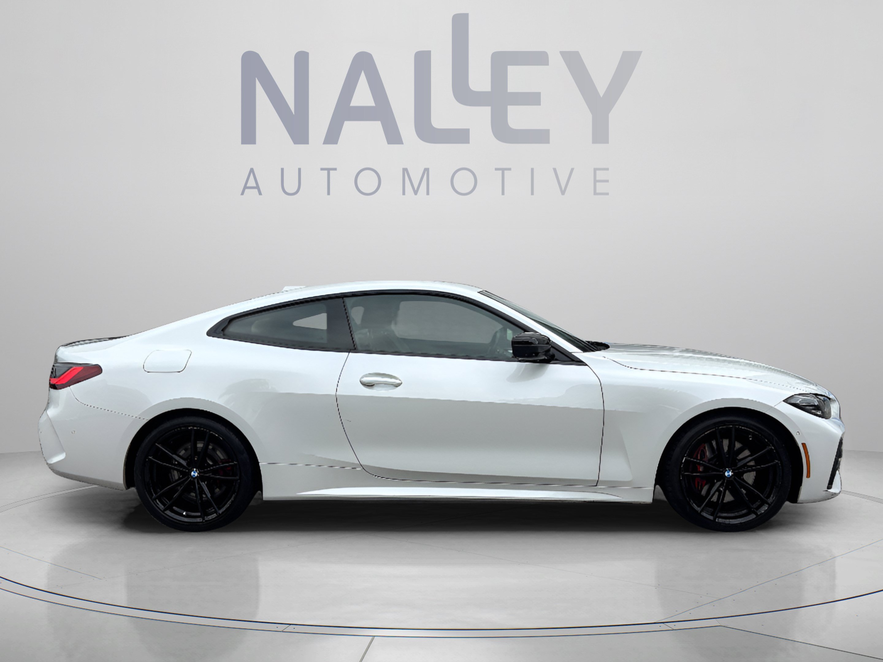 Used 2024 BMW 430i Coupe w/ M Sport Package RWD image 4
