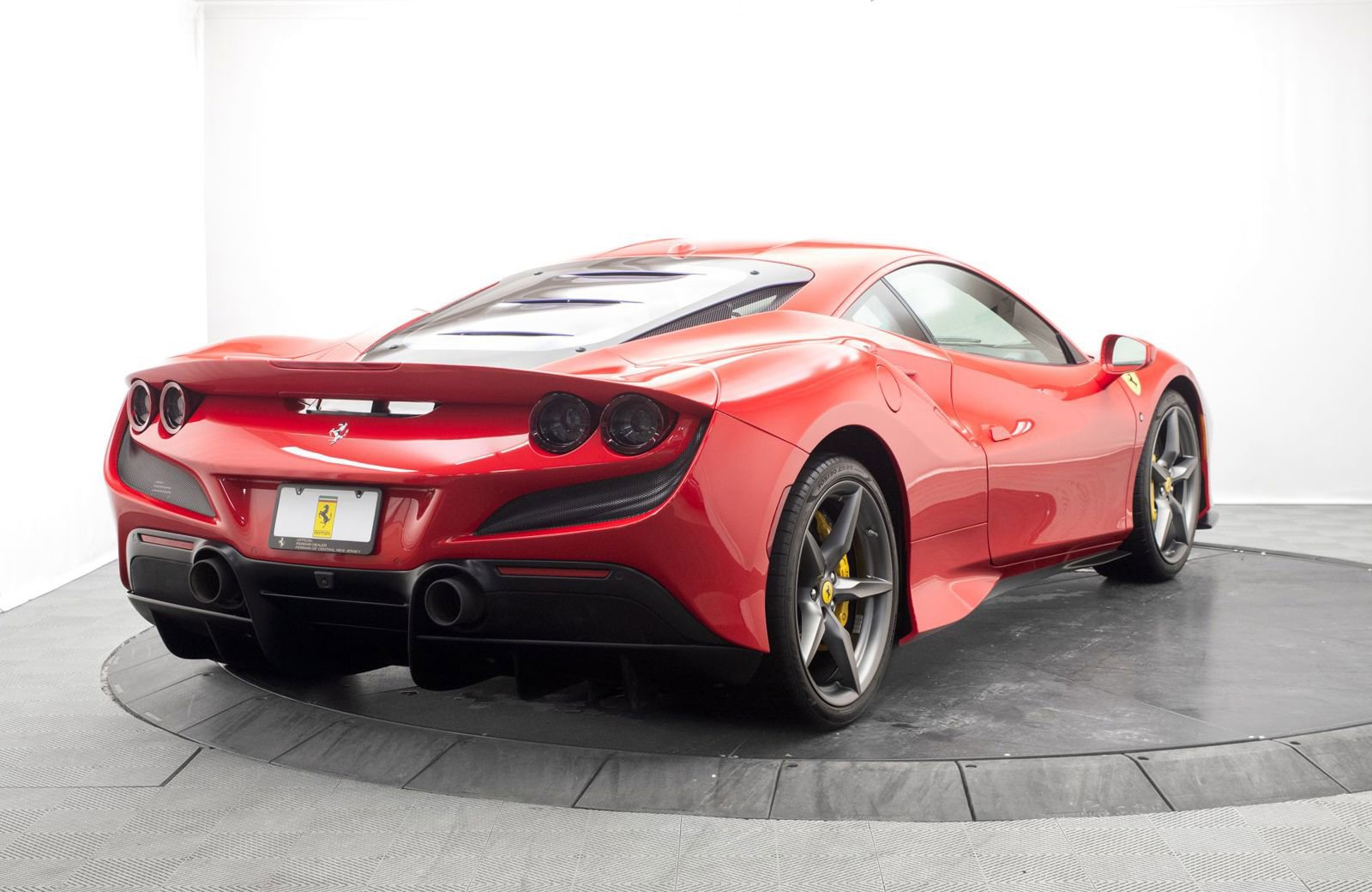 Used 2022 Ferrari F8 Tributo image 3