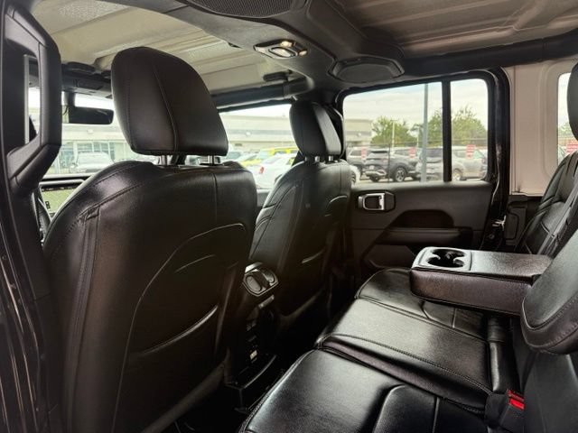 Used 2023 Jeep Wrangler Unlimited Sahara AWD/4WD image 19