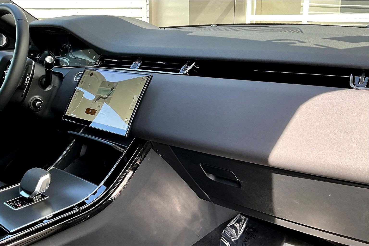 Used 2025 Land Rover Range Rover Evoque Dynamic SE image 16