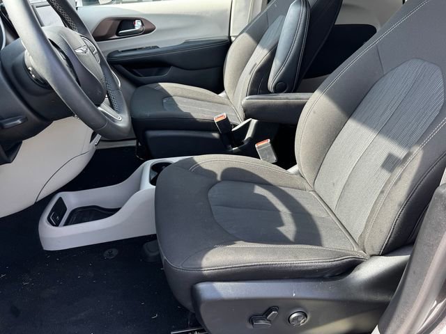 Certified 2023 Chrysler Voyager LX FWD image 22