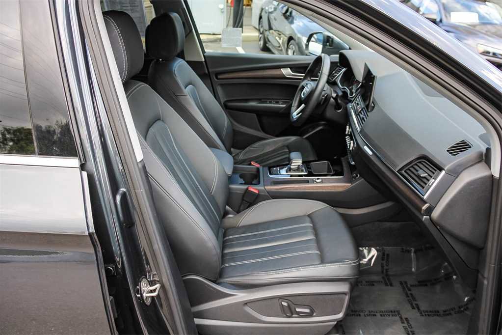 Used 2023 Audi Q5 2.0T Premium w/ Convenience Package image 18