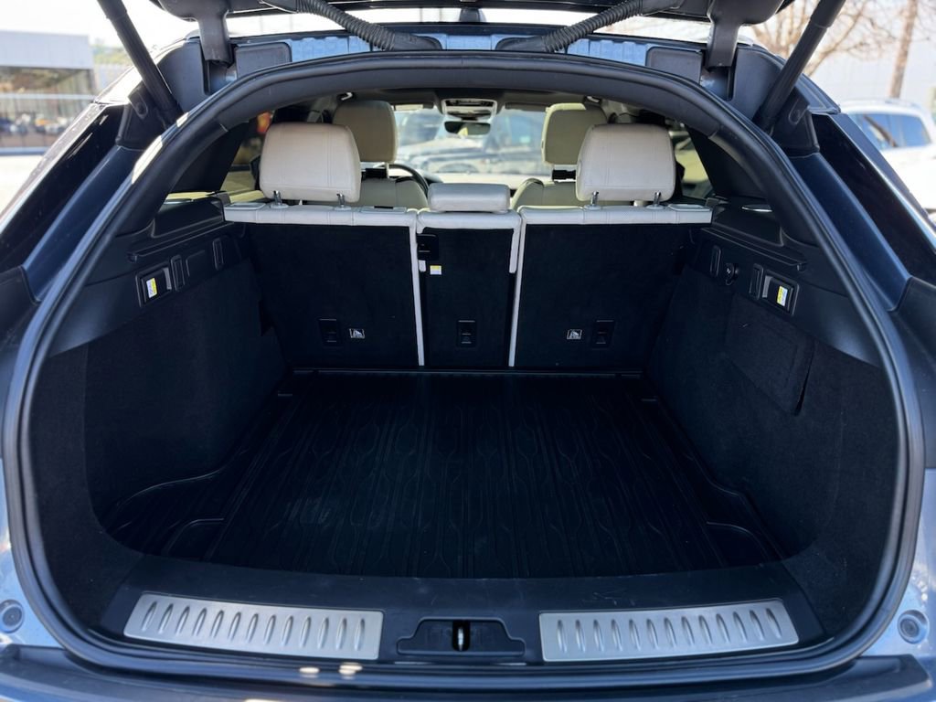 Used 2019 Land Rover Range Rover Velar R-Dynamic SE image 18