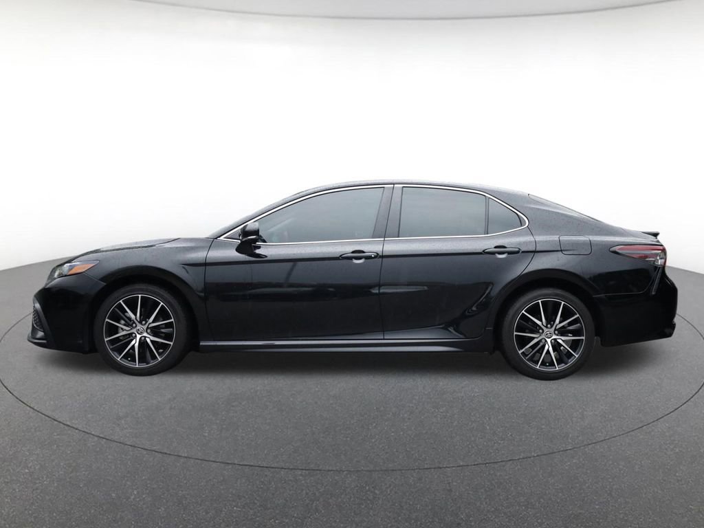 Used 2023 Toyota Camry SE FWD image 2