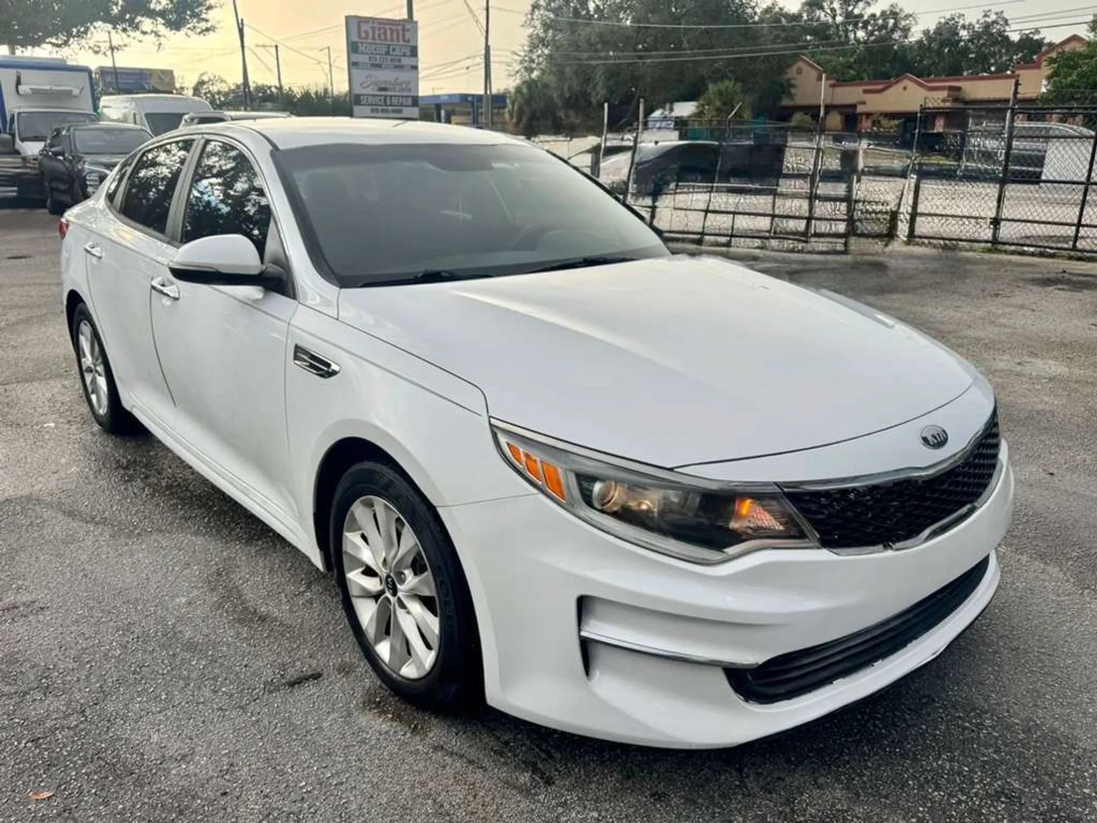 Used 2018 Kia Optima LX w/ 17" Alloy Wheels Package FWD image 17