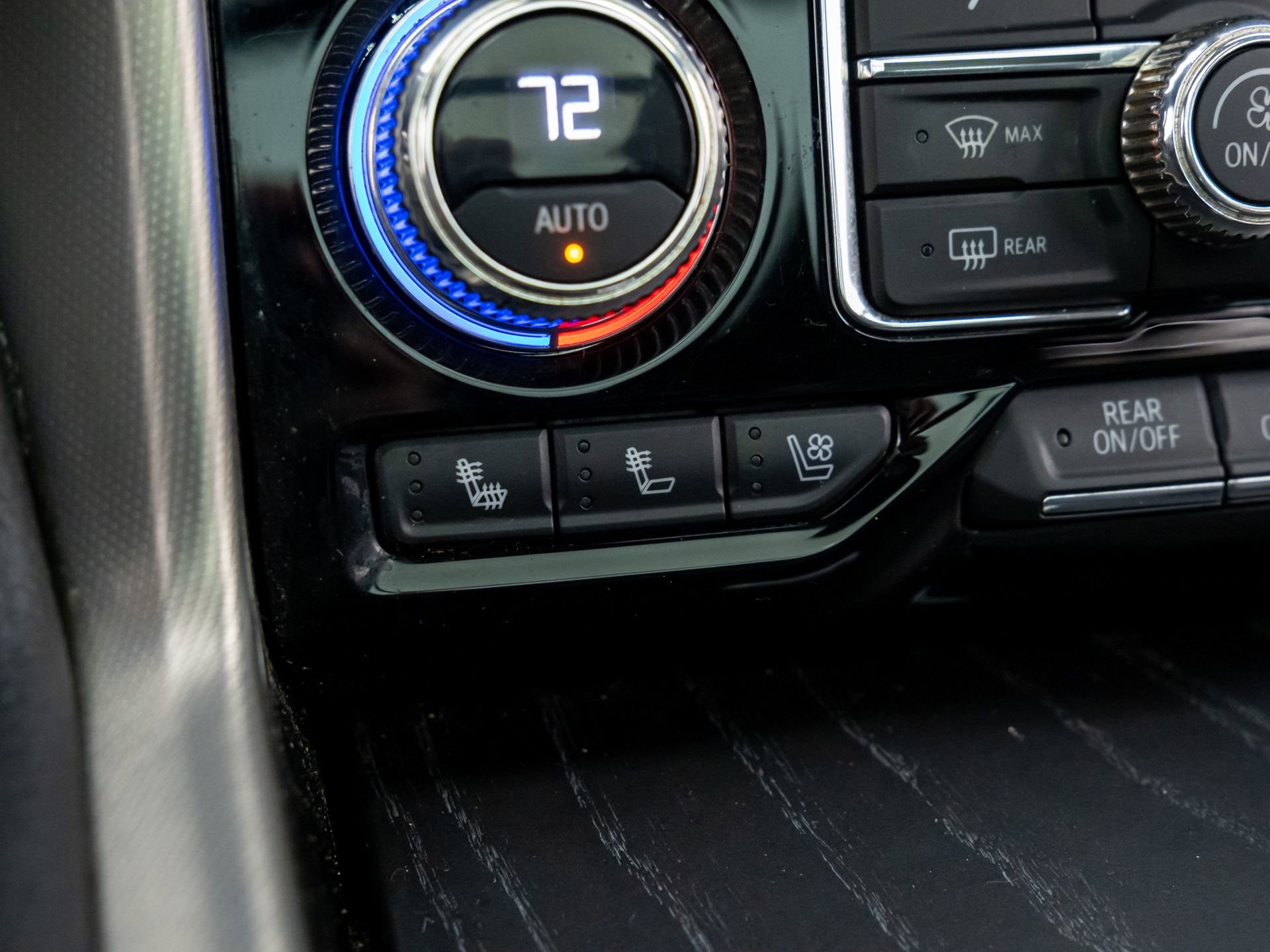 Used 2022 GMC Yukon Denali w/ Denali Premium Package image 24