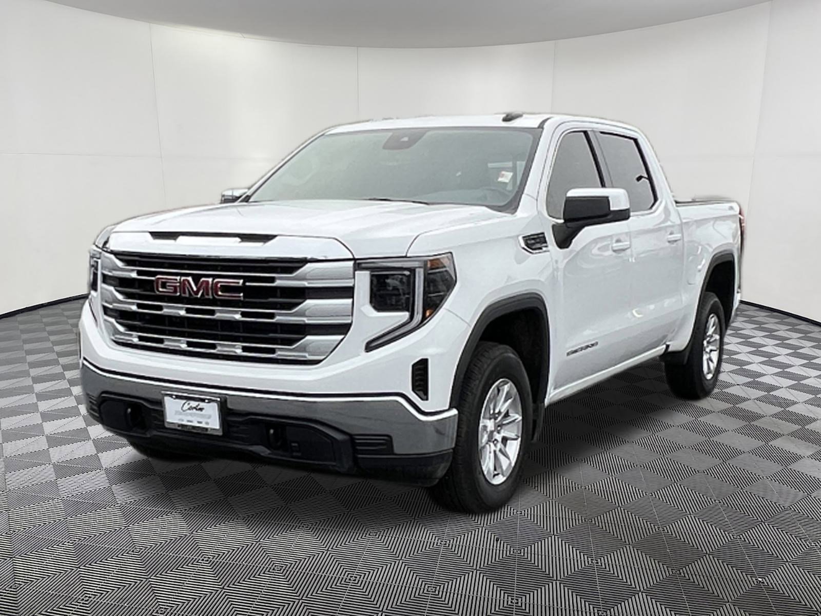 Used 2024 GMC Sierra 1500 SLE w/ Preferred Package image 3