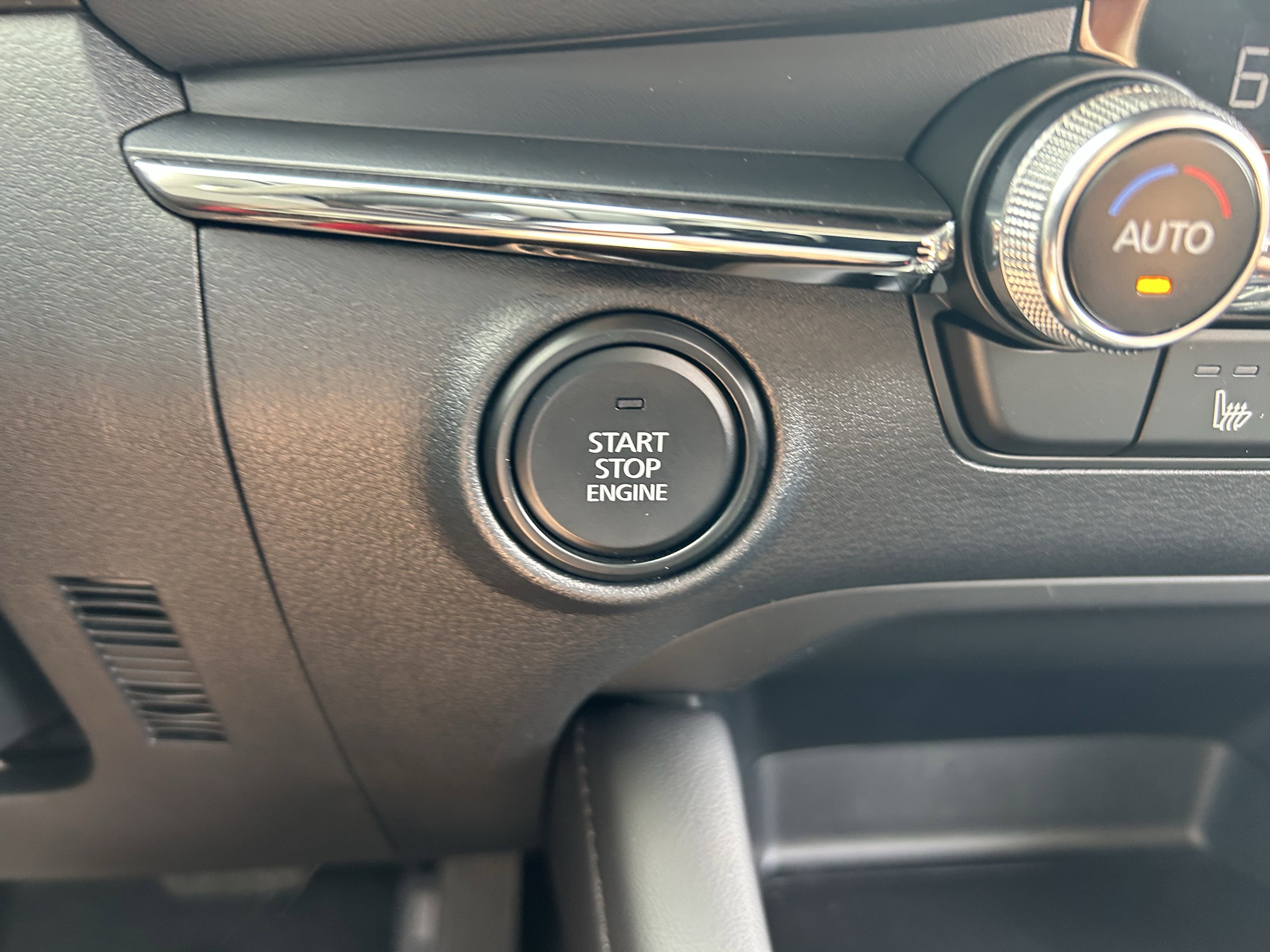 Used 2025 MAZDA MAZDA3 s image 17