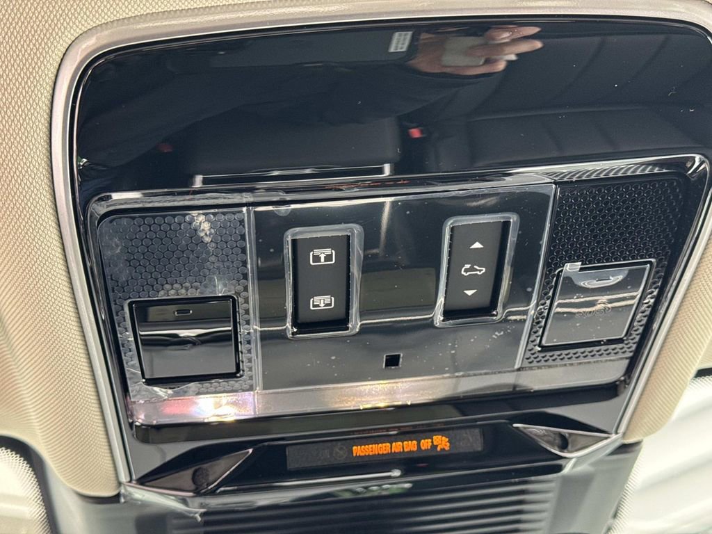 New 2026 Land Rover Range Rover SE image 22