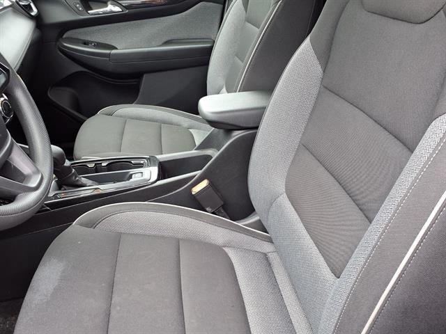 Used 2025 Chevrolet TrailBlazer LT AWD/4WD image 3