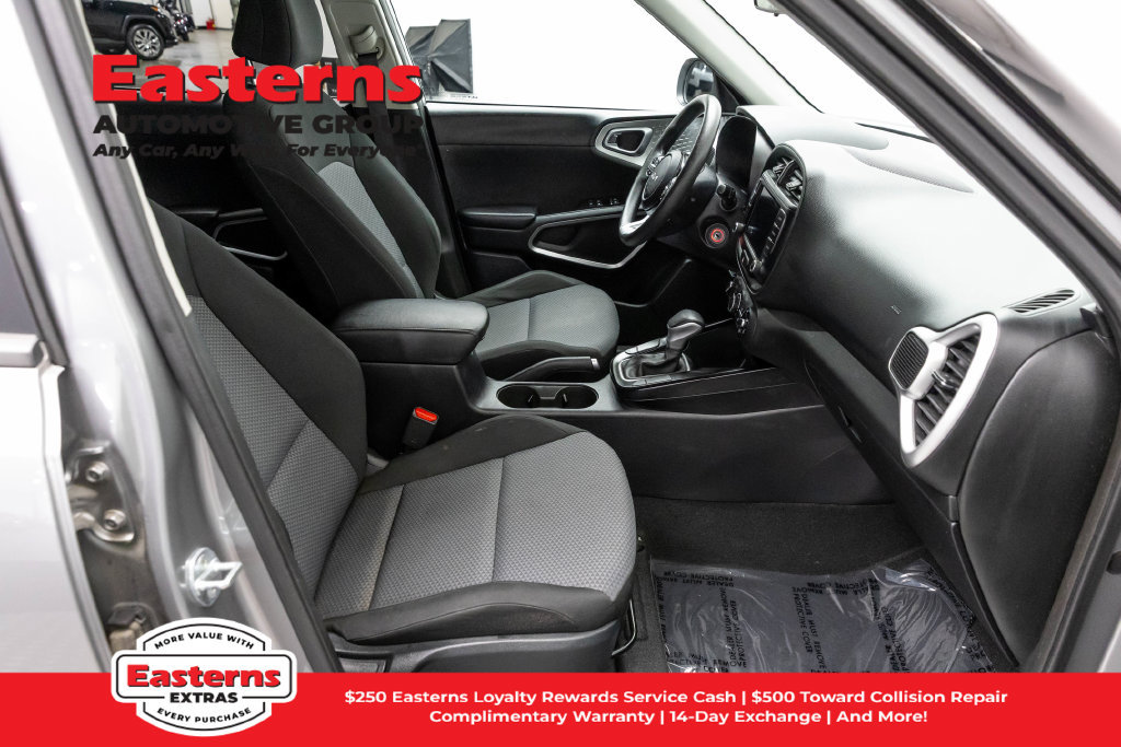 Used 2023 Kia Soul LX w/ LX Technology Package FWD image 25