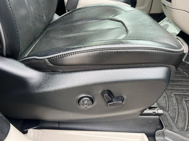 Used 2019 Chrysler Pacifica Limited FWD image 12