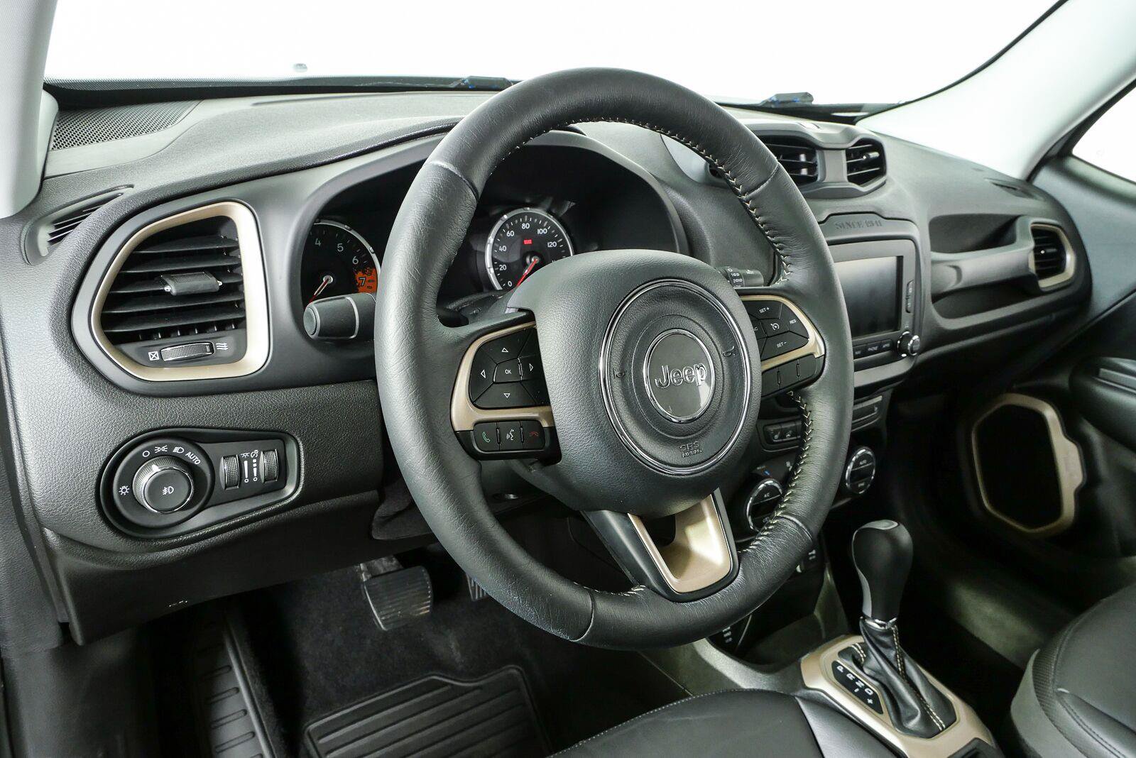 Used 2017 Jeep Renegade Limited AWD/4WD image 4