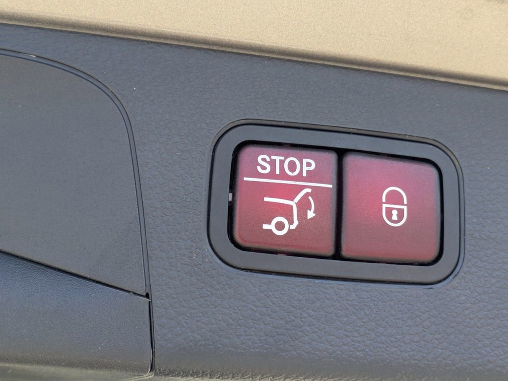 Used 2021 Mercedes-Benz GLC 300 w/ Multimedia Package image 12