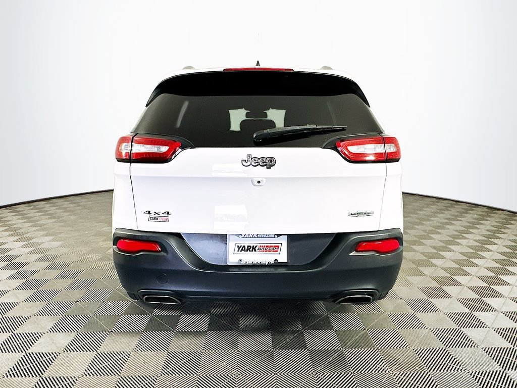 Certified 2016 Jeep Cherokee Latitude w/ Cold Weather Group AWD/4WD image 10