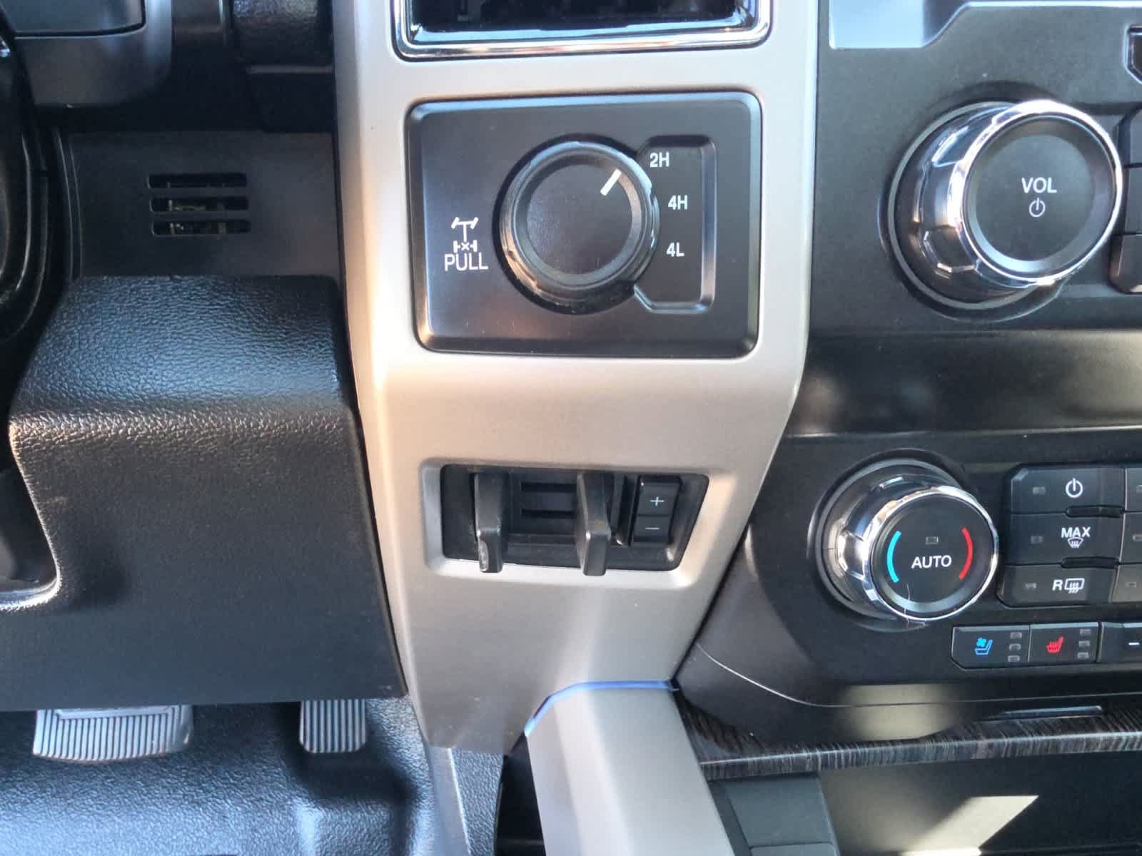 Used 2020 Ford F250 Lariat w/ Tremor Off-Road Package AWD/4WD image 32