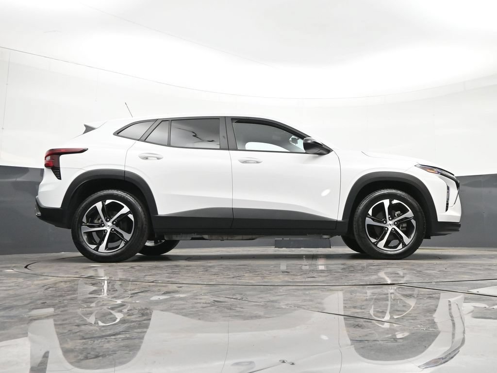 Used 2024 Chevrolet Trax RS FWD image 29