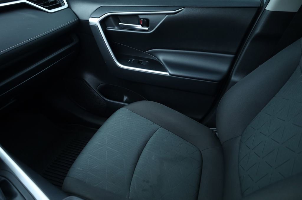 Used 2023 Toyota RAV4 XLE w/ Convenience Package image 12