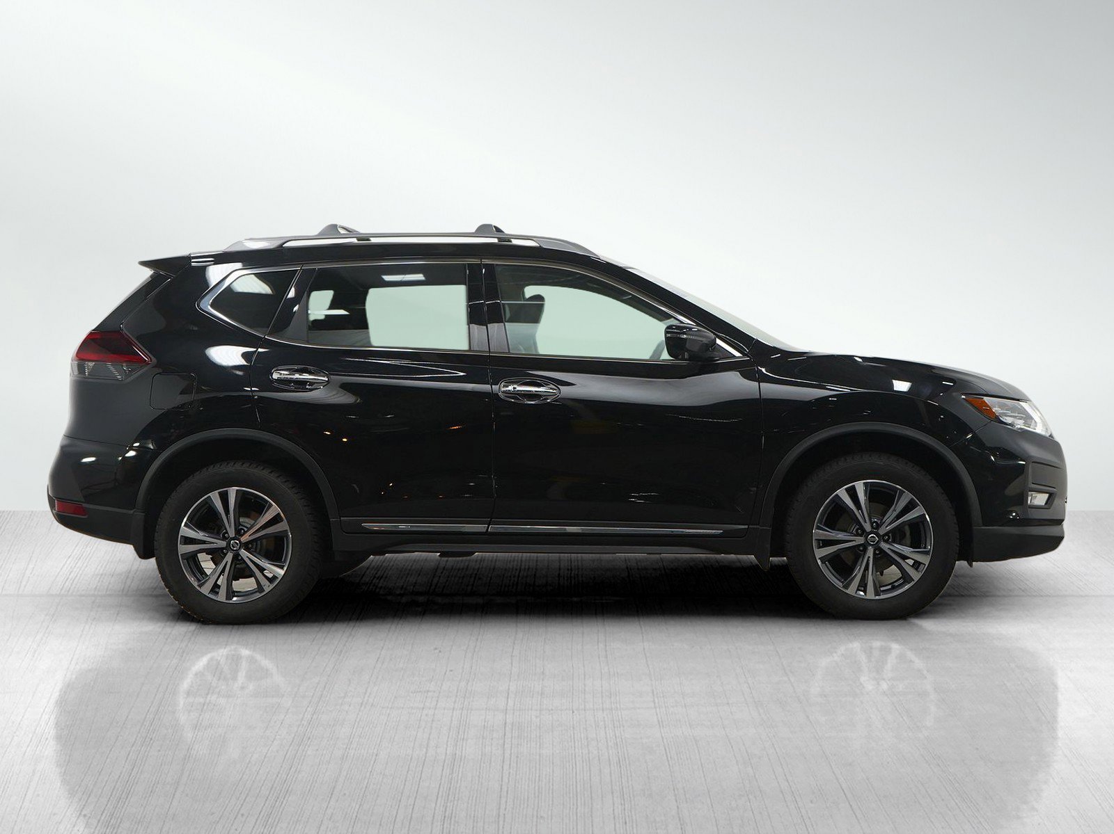 Used 2018 Nissan Rogue SL w/ Premium Package image 6