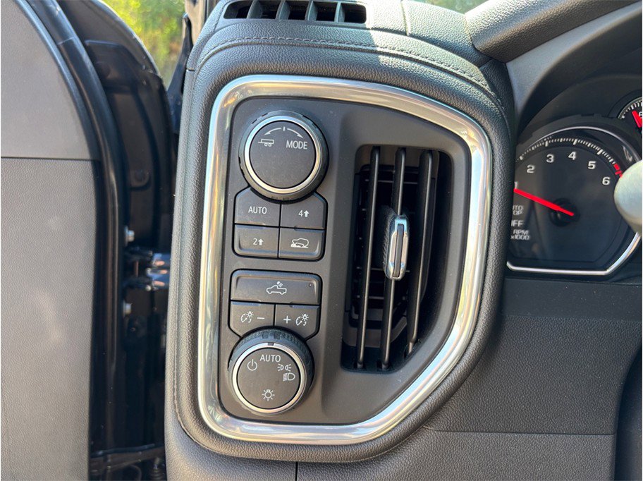 Used 2021 Chevrolet Silverado 1500 LT image 31