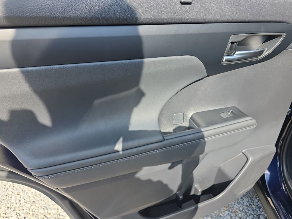 Certified 2026 Toyota Highlander XLE image 15