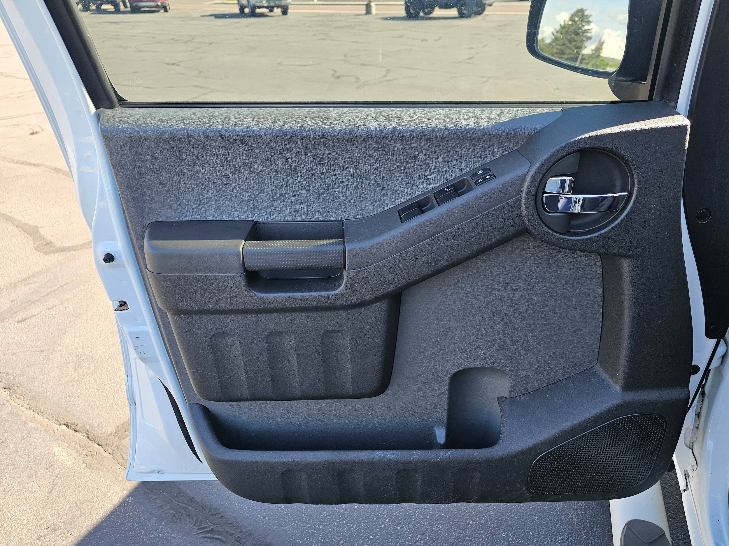 Used 2015 Nissan Xterra S w/ Value Package AWD/4WD image 9