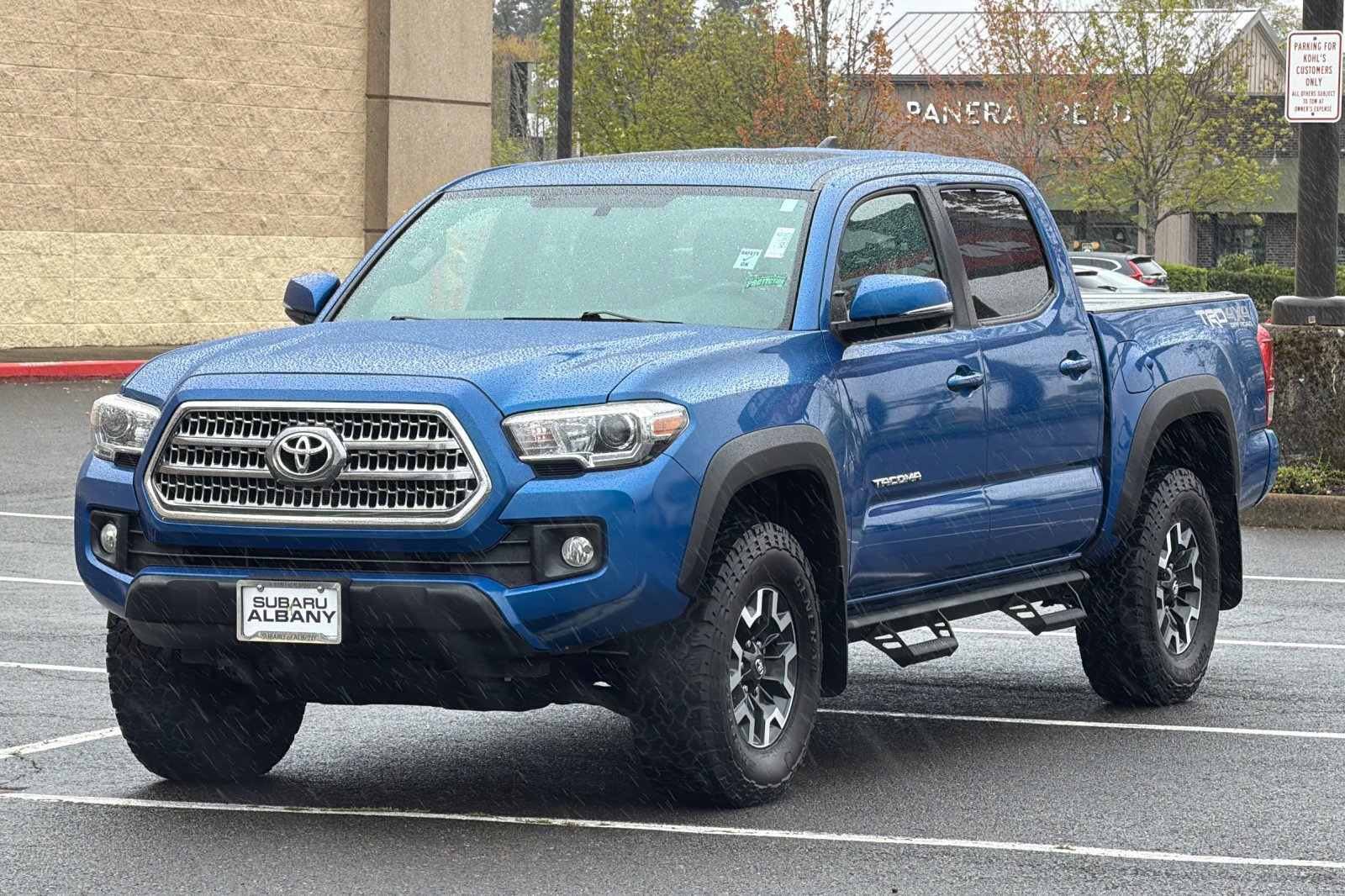 Used 2017 Toyota Tacoma TRD Off-Road image 8