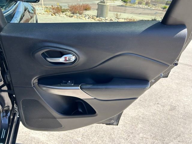 Used 2019 Jeep Cherokee Limited w/ Technology Group image 30