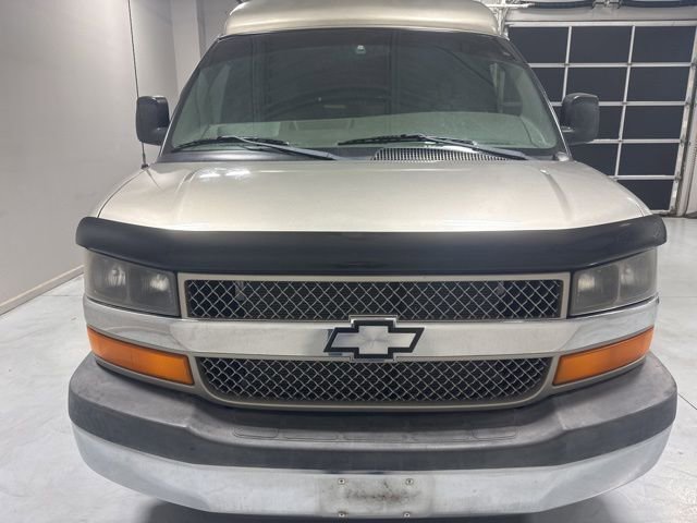 Used 2003 Chevrolet Express 1500 w/ Preferred Equipment Group 4 RWD image 2